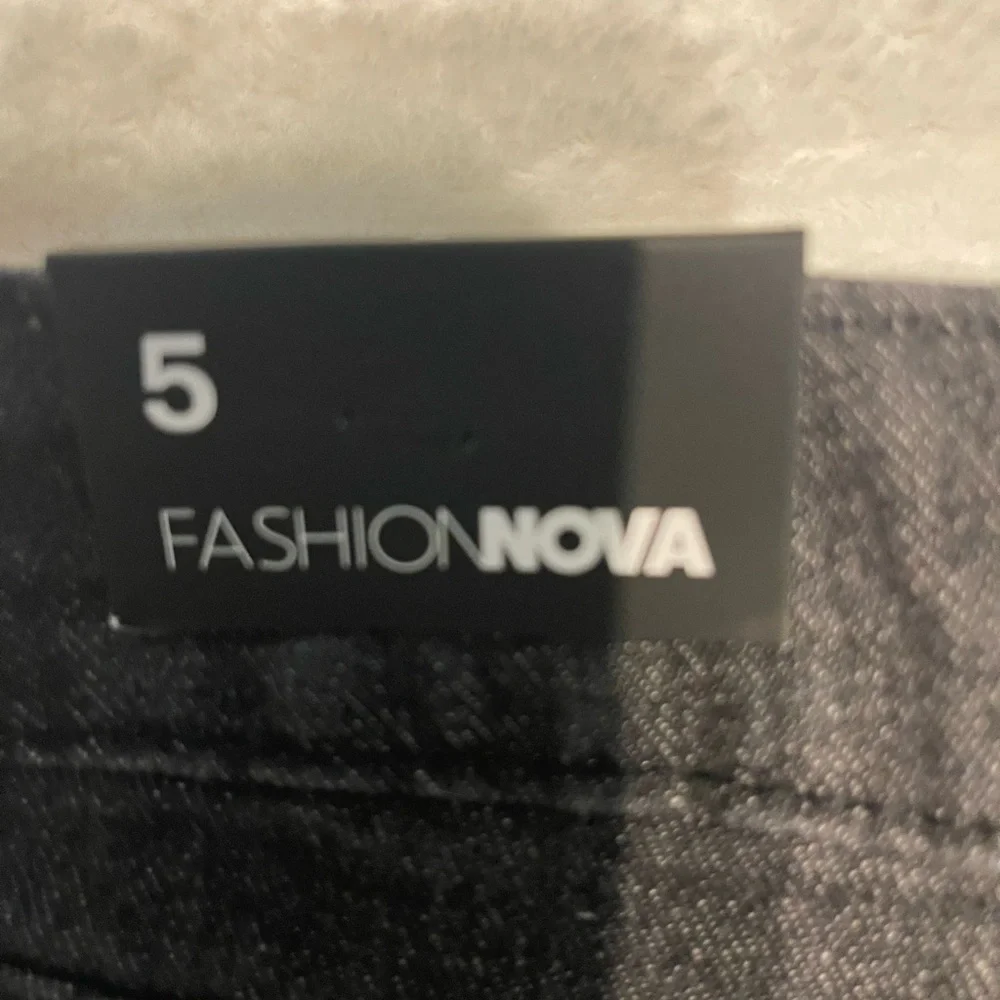 Fashion Nova Black Distressed Straight Leg 🌷Jeans